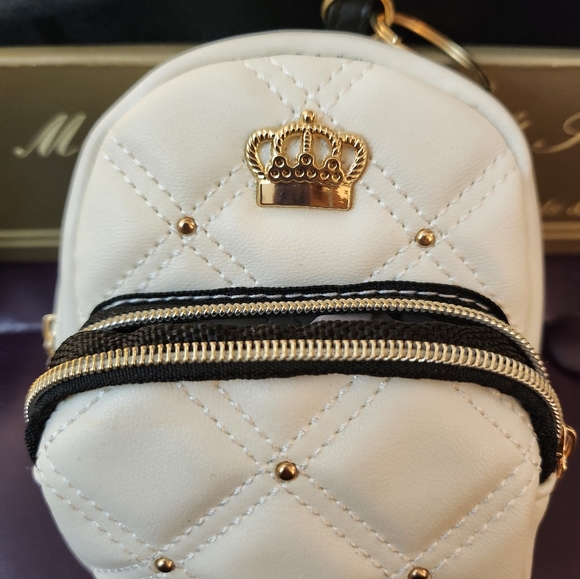 Backback Keychain - Picture 10 of 13